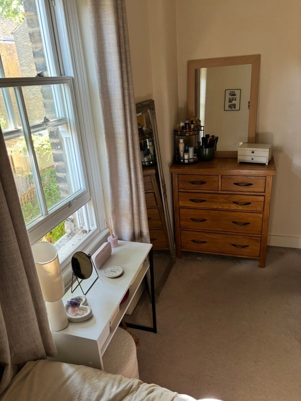 Room Edgeley Road in Greater London