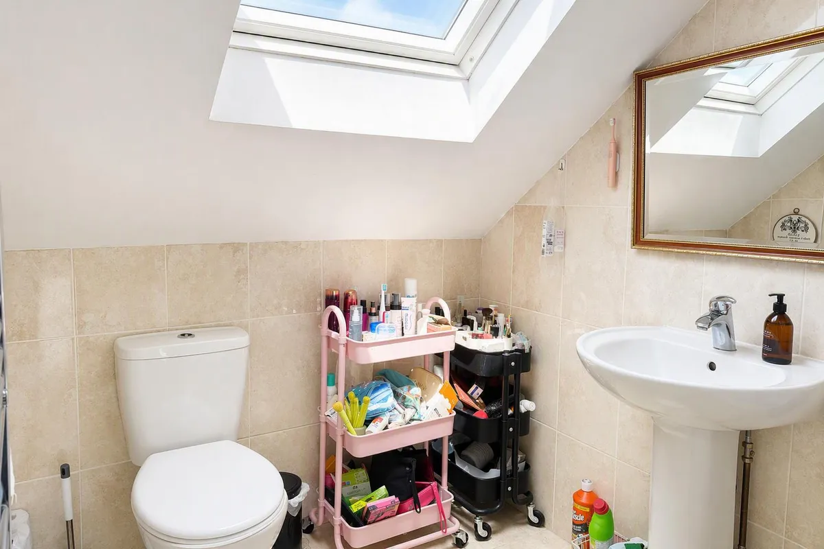 Flat Valnay Street in Greater London