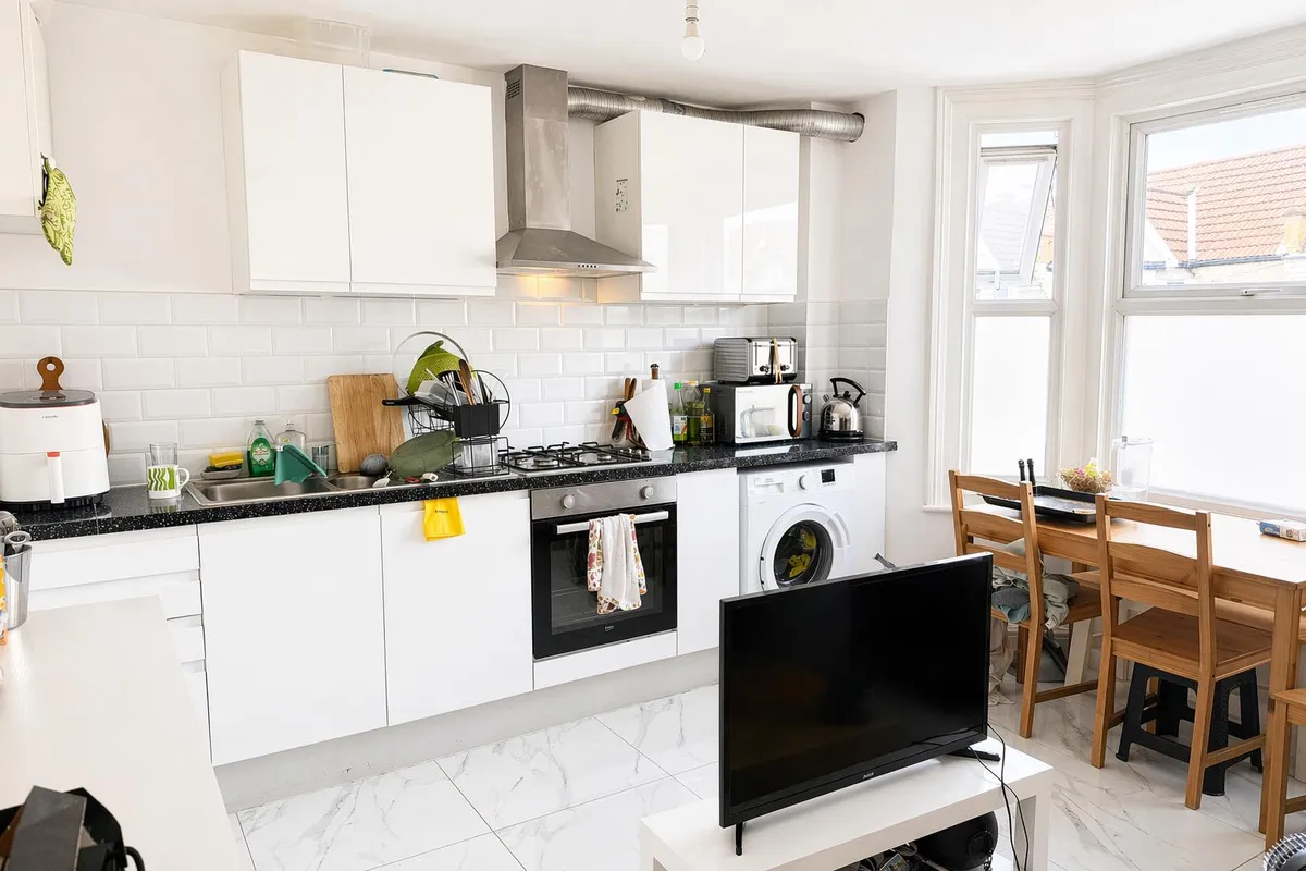 Flat Valnay Street in Greater London