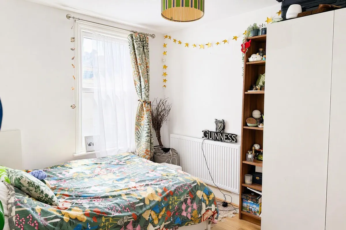 Flat Valnay Street in Greater London