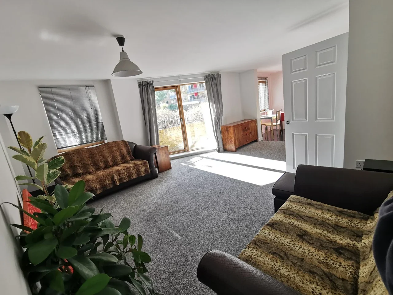 Flat Pancras Way in Greater London