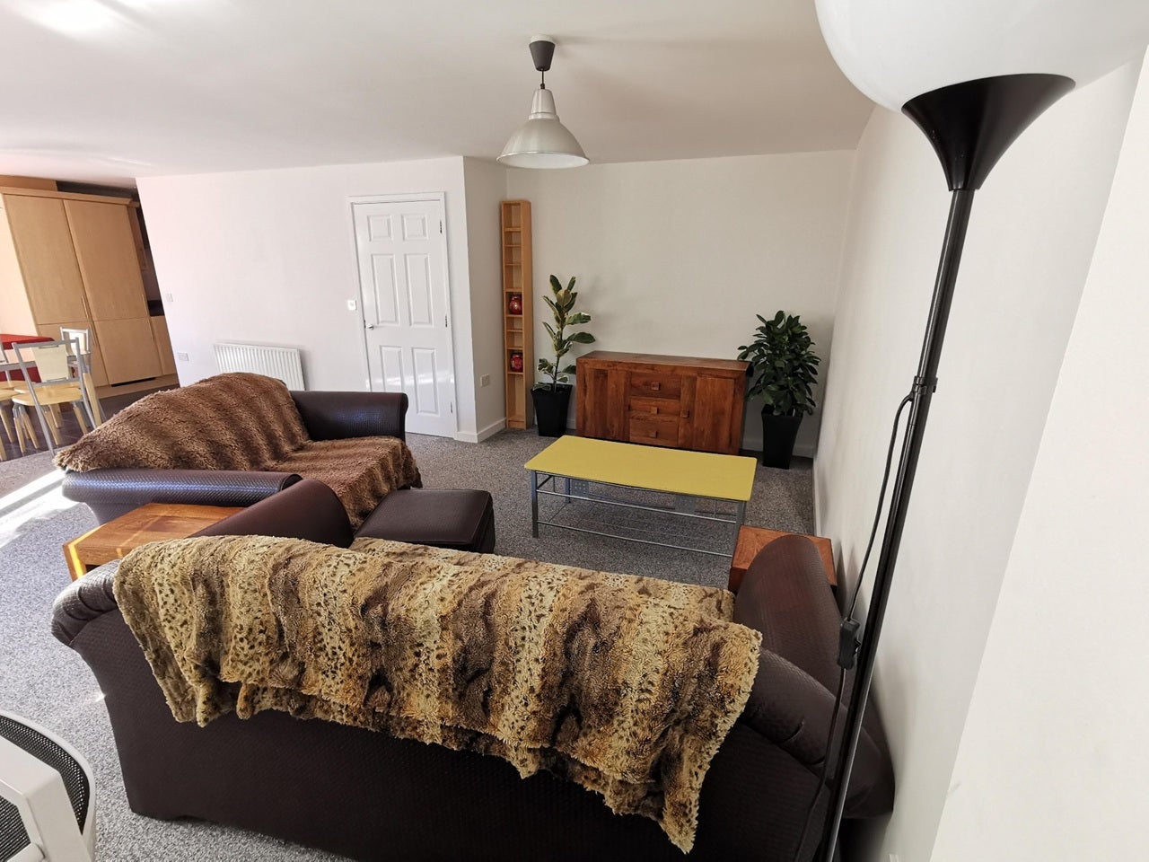 Flat Pancras Way in Greater London