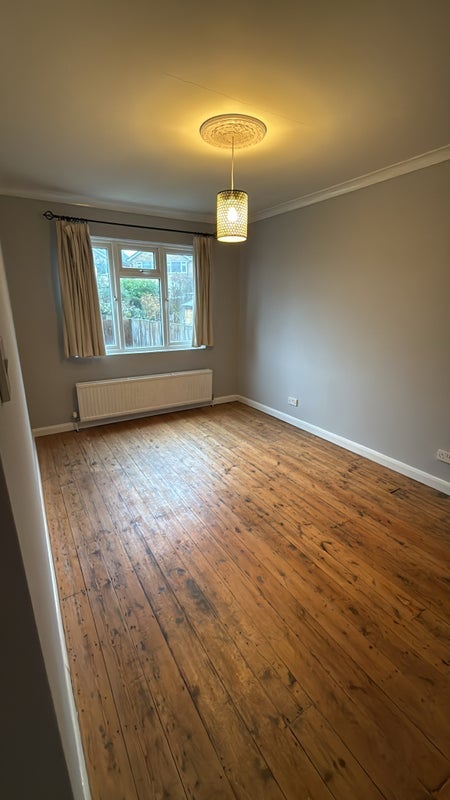 Room Sanderstead Road in Greater London