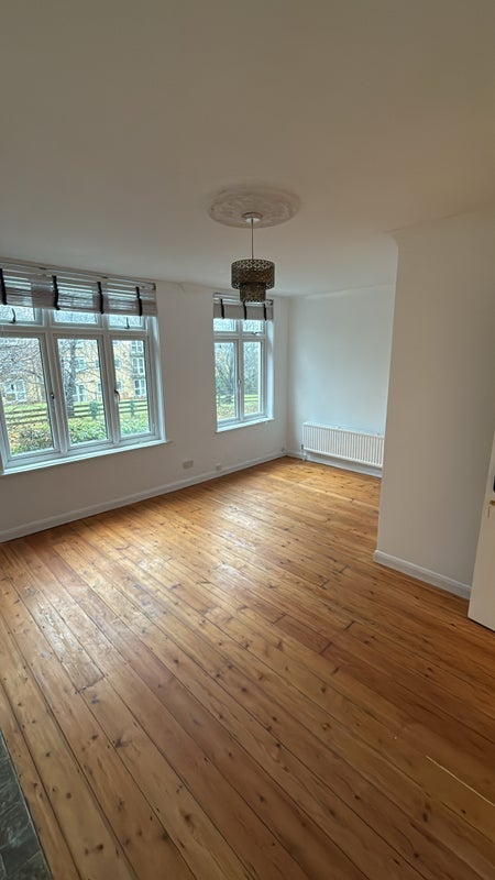 Room Sanderstead Road in Greater London