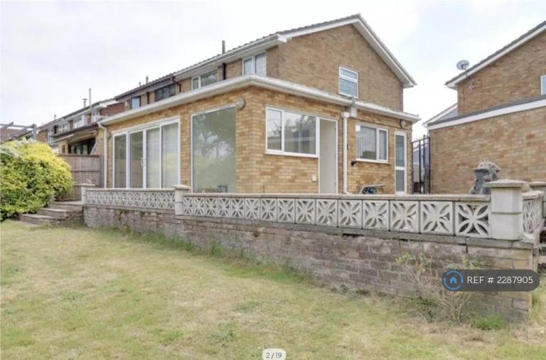 House Palmerston Road in Greater London