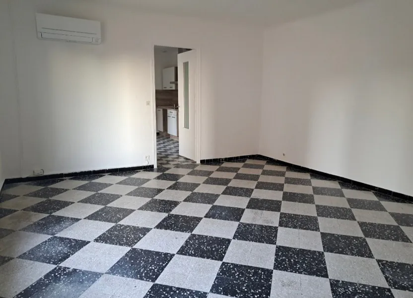Flat Rue du Cardinal de Cabrières in Cabrières