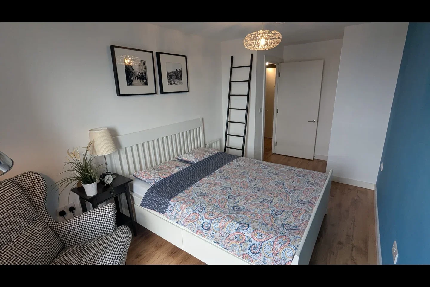 Flat Gatliff Road in City of Westminster