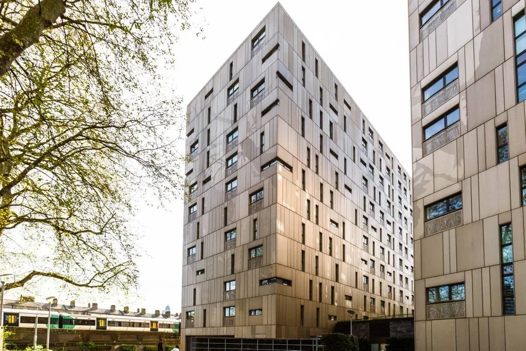 Flat Gatliff Road in City of Westminster