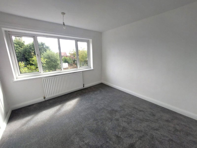 Room Laithes Lane in Barnsley