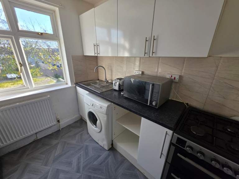 Flat Chester Close in Luton