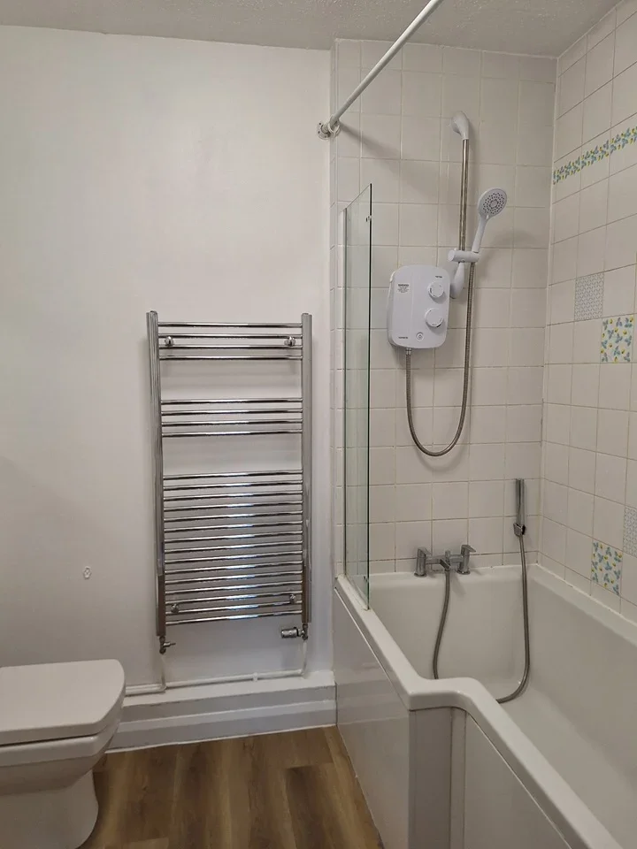 Flat Blyth Road in Greater London