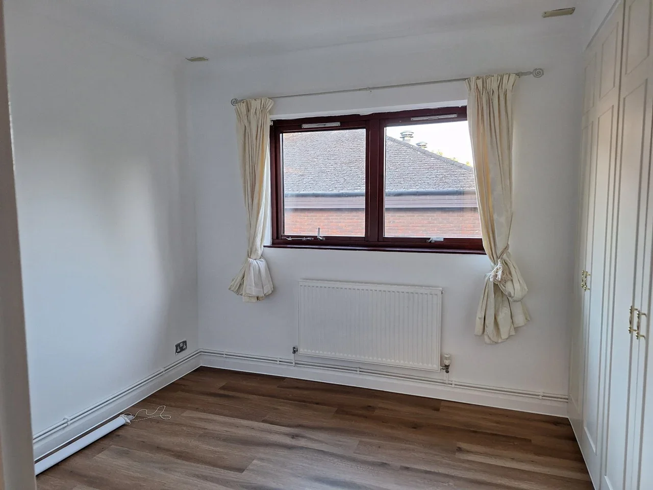 Flat Blyth Road in Greater London