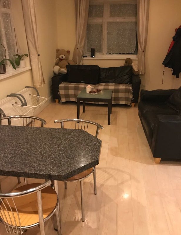 Room White Horse Road in Greater London