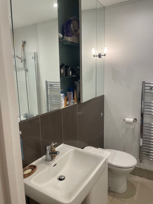 Room Coronet Street in Greater London