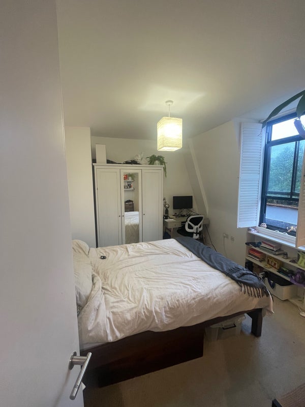 Room Coronet Street in Greater London
