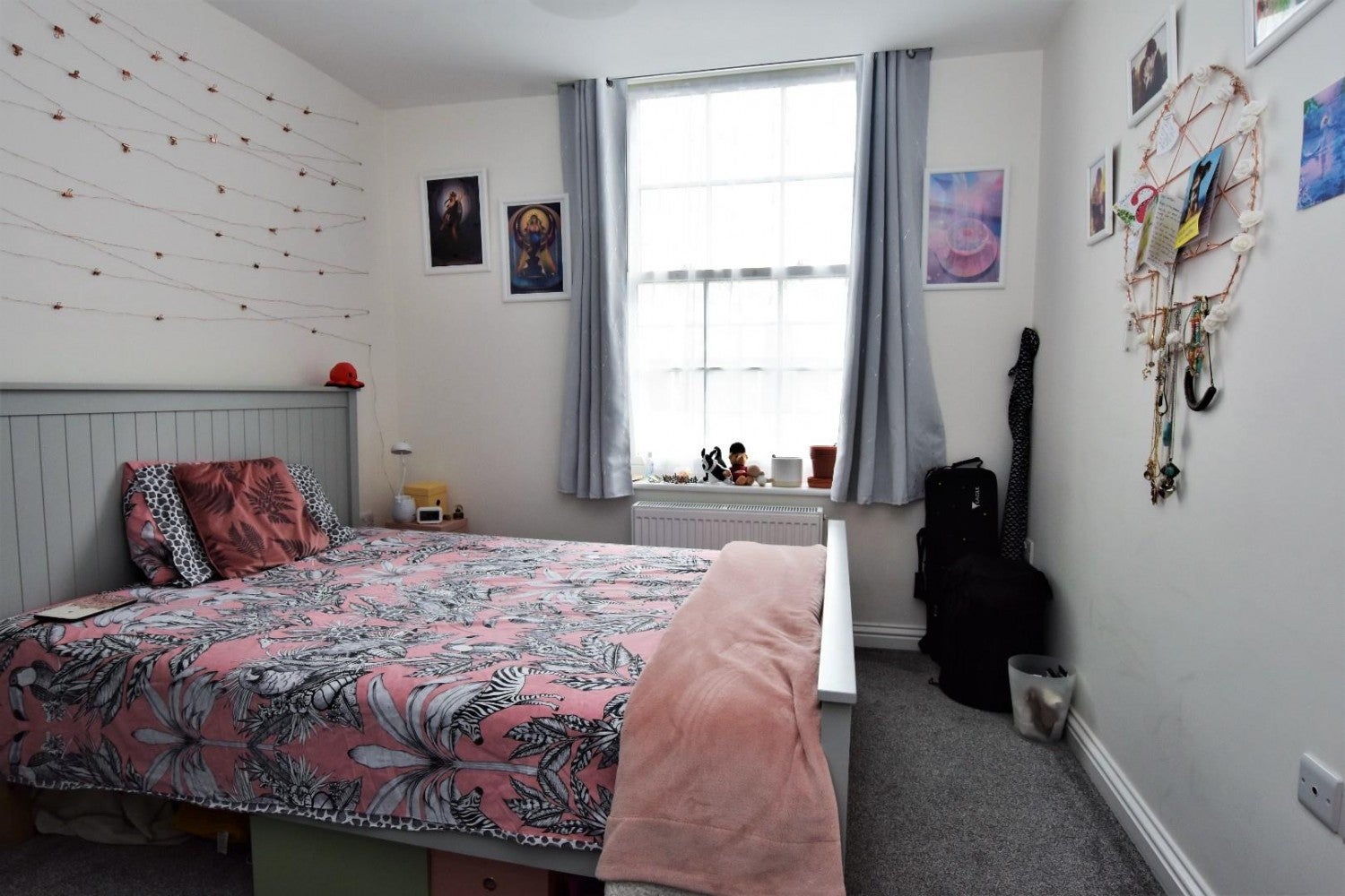 Flat Sheldons Court in Cheltenham