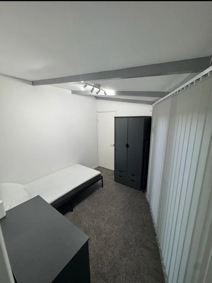 Room Cygnet Avenue in Greater London