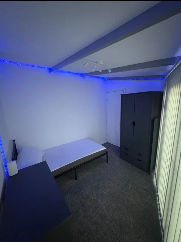 Room Cygnet Avenue in Greater London