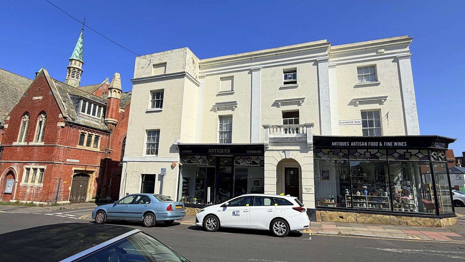 Flat Burlington Place in Eastbourne