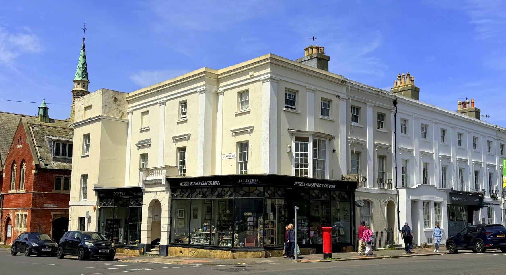 Flat Burlington Place in Eastbourne