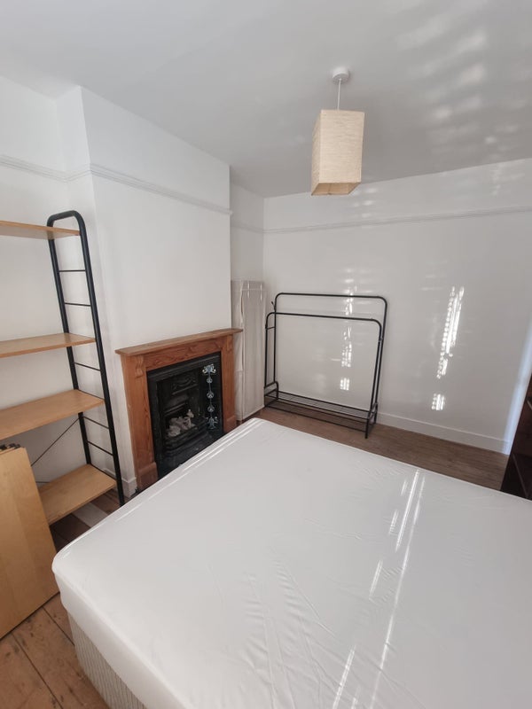 Room Dorien Road in Greater London