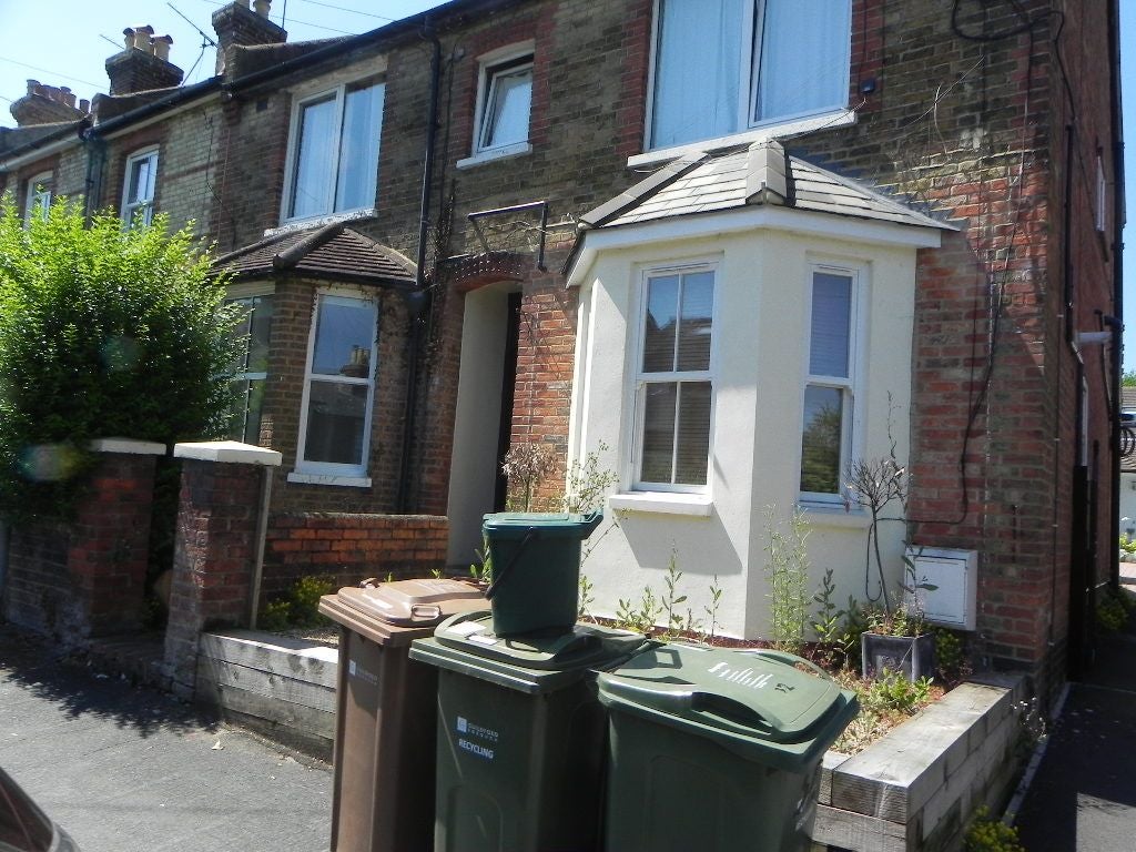 Flat Ludlow Road in Guildford