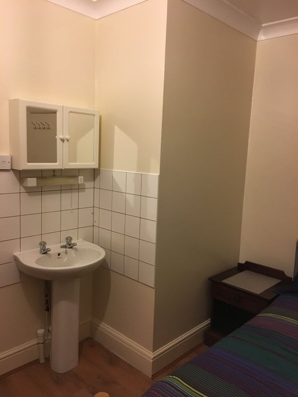 Room Station Road in Greater London