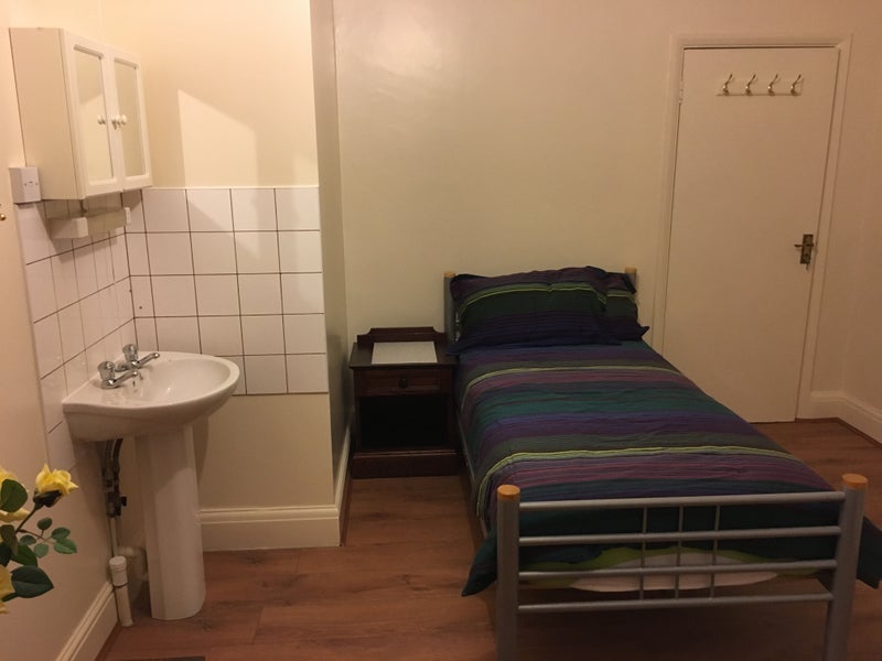 Room Station Road in Greater London