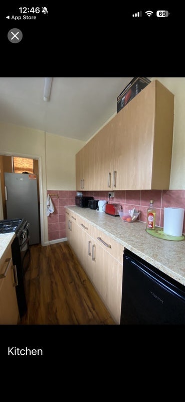 Room Station Road in Greater London
