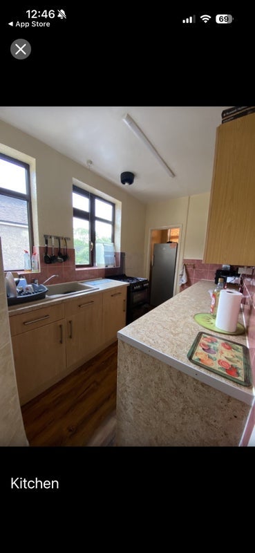 Room Station Road in Greater London