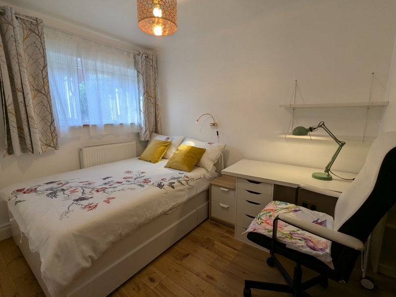 Room Cossall Walk in Greater London