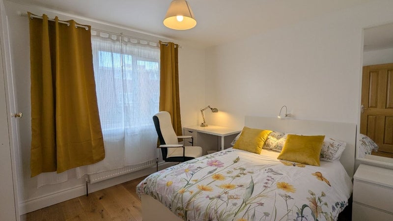Room Cossall Walk in Greater London