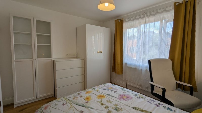 Room Cossall Walk in Greater London