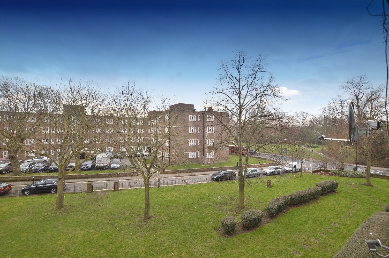 Flat Nunhead Lane in Greater London