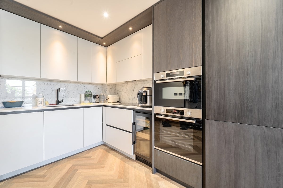 Flat Sawyer Street in Greater London