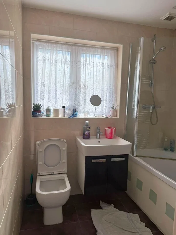 Room Footpath 32 in Greater London