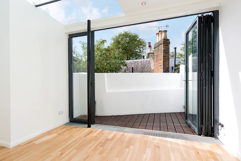 Flat Holly Mount in Greater London