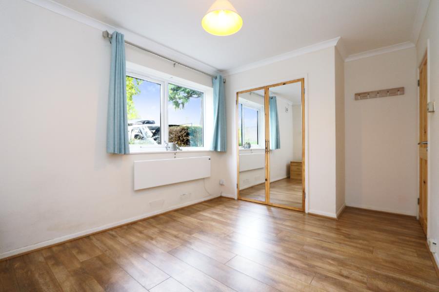 Flat Maplehurst Close in Greater London
