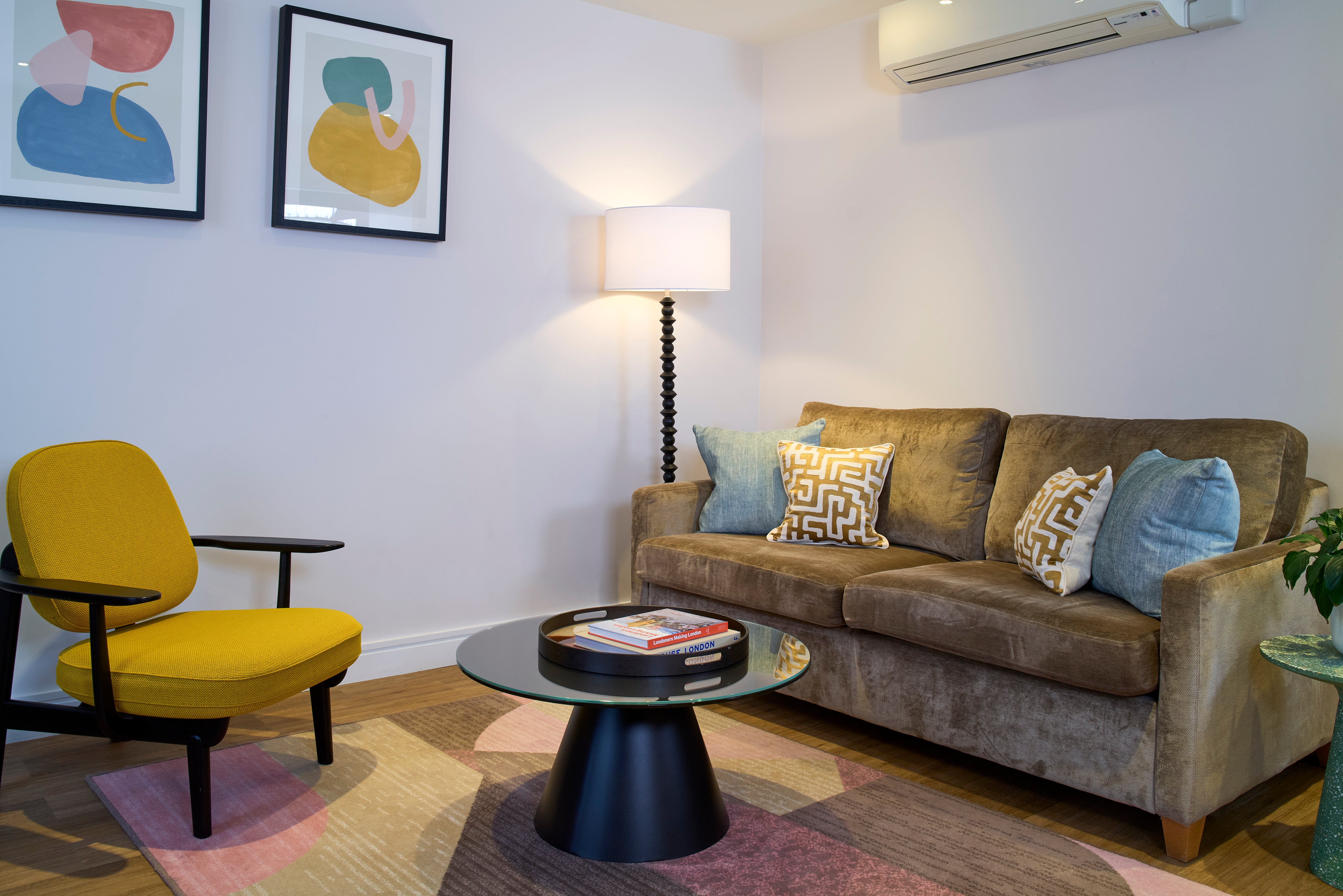 Flat Harrington Road in Greater London