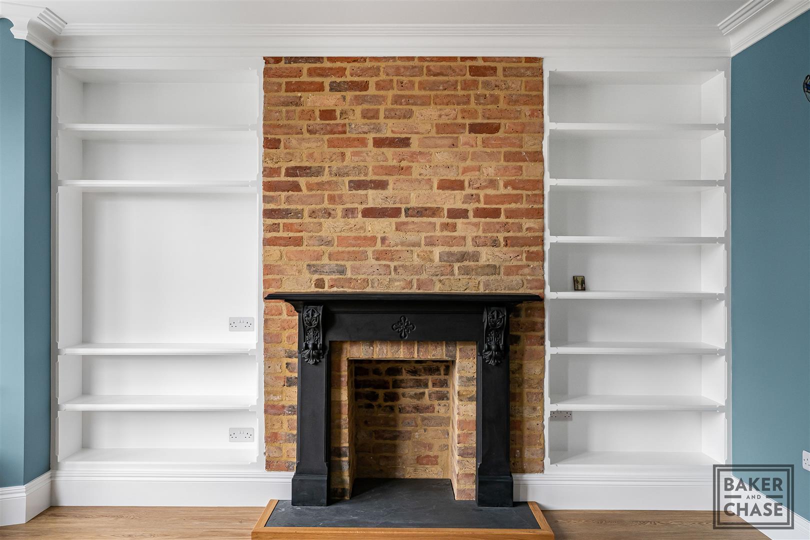 Flat Gordon Hill in Greater London