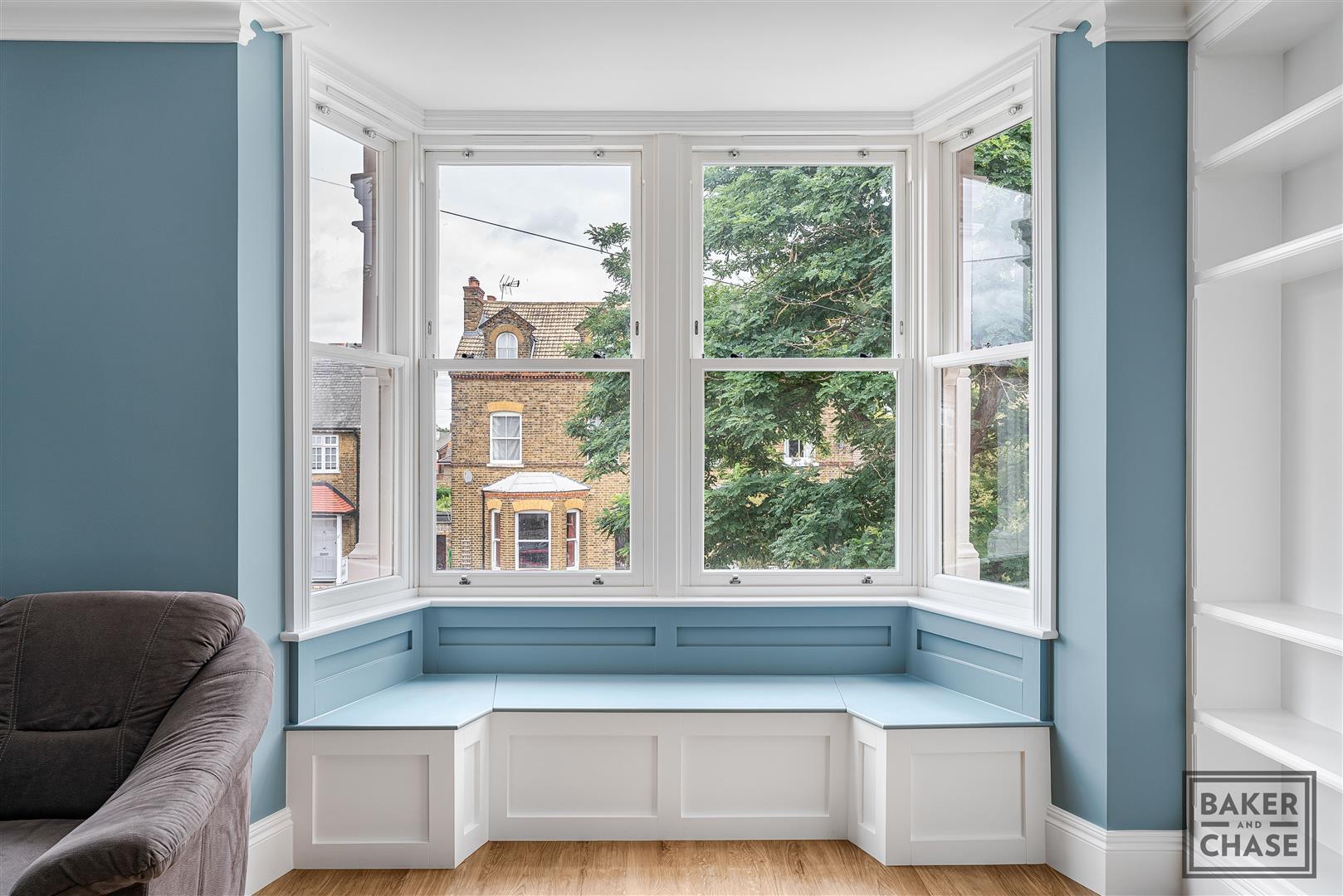 Flat Gordon Hill in Greater London