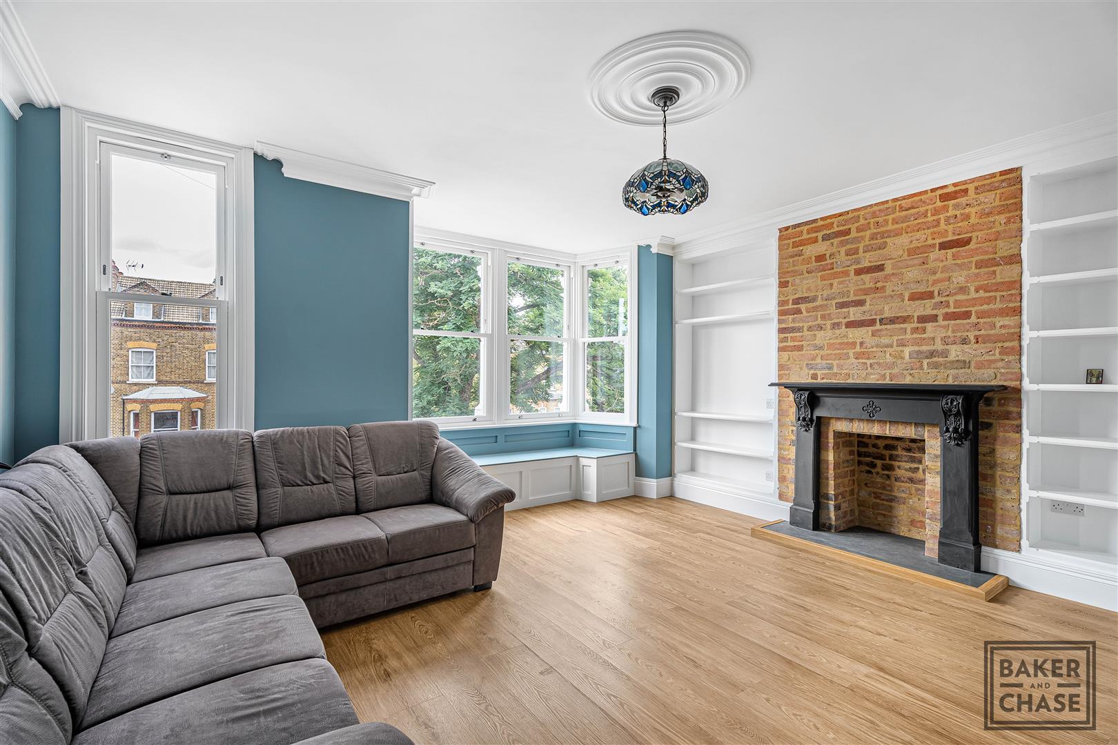 Flat Gordon Hill in Greater London