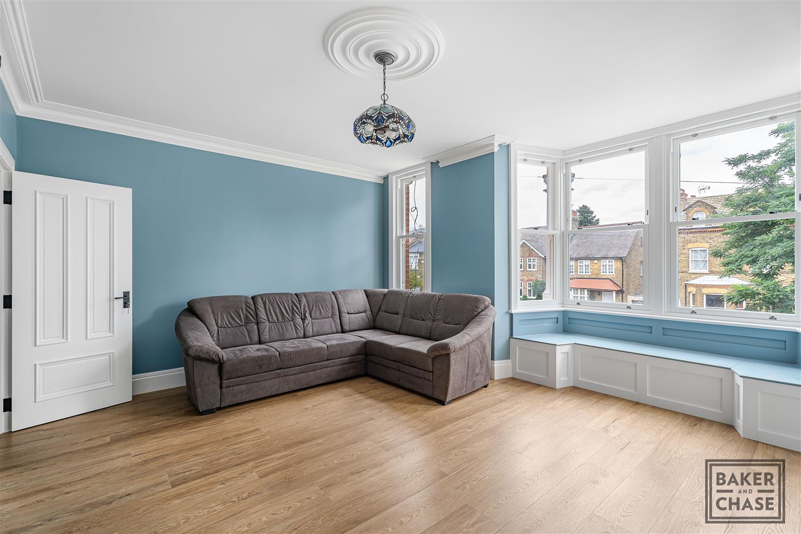 Flat Gordon Hill in Greater London