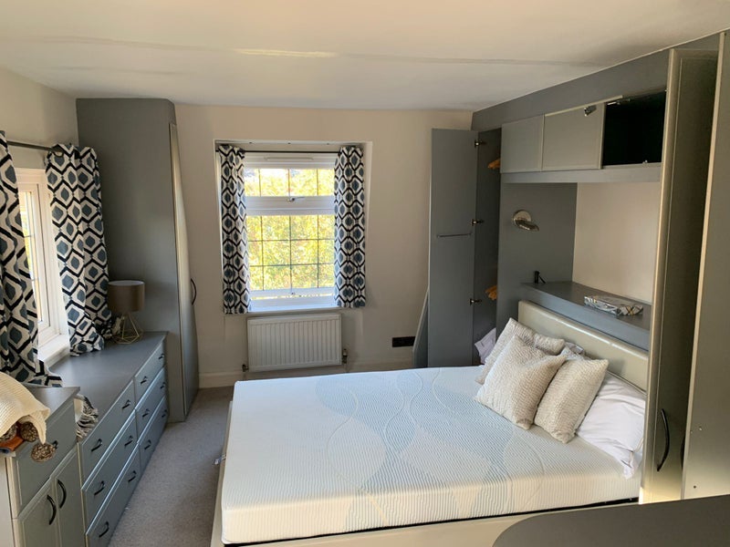 Room Lebanon Gardens in Greater London