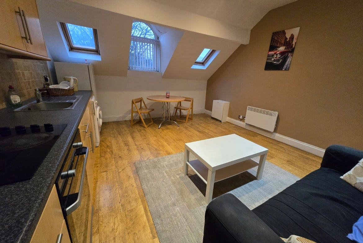 Flat Roundhay Road in Leeds