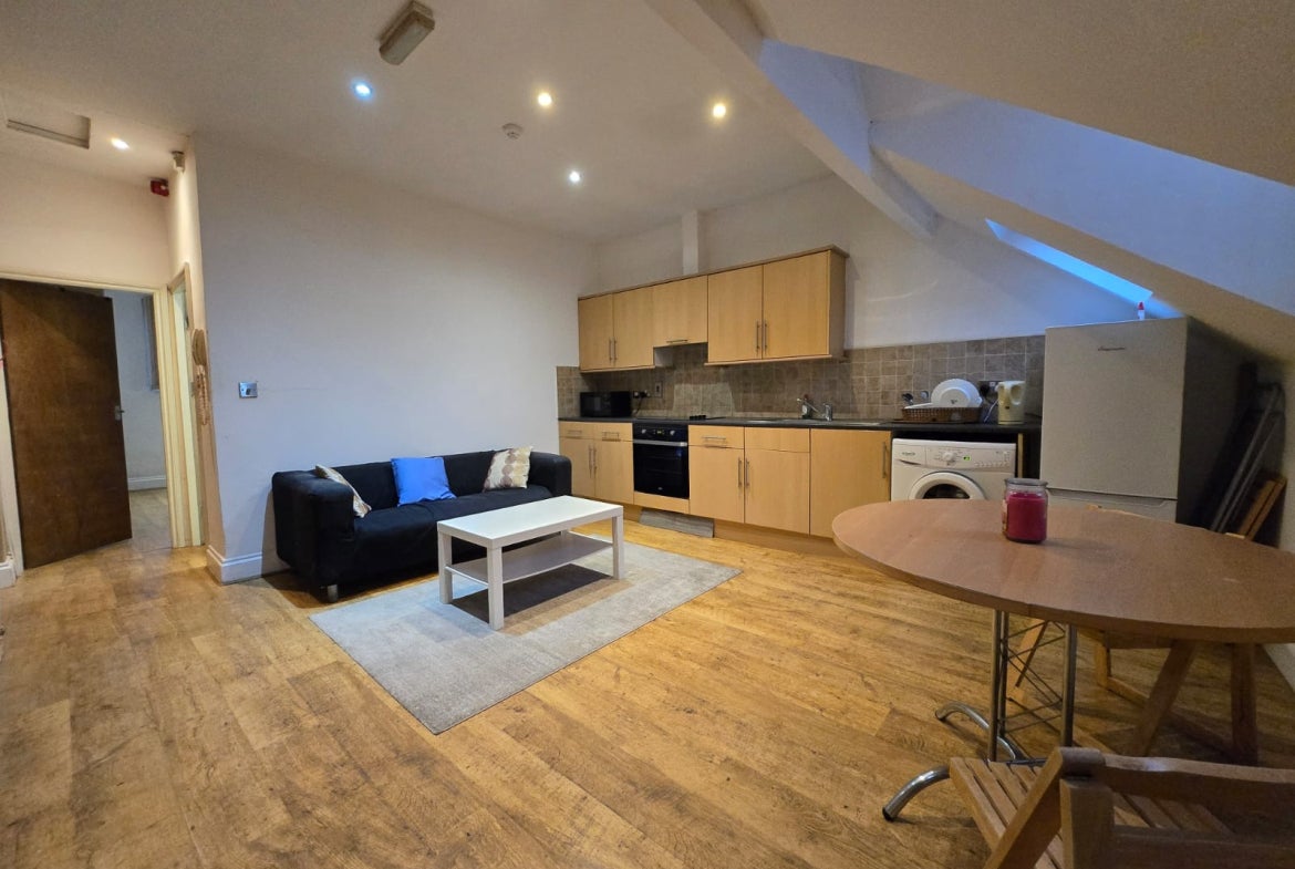 Flat Roundhay Road in Leeds
