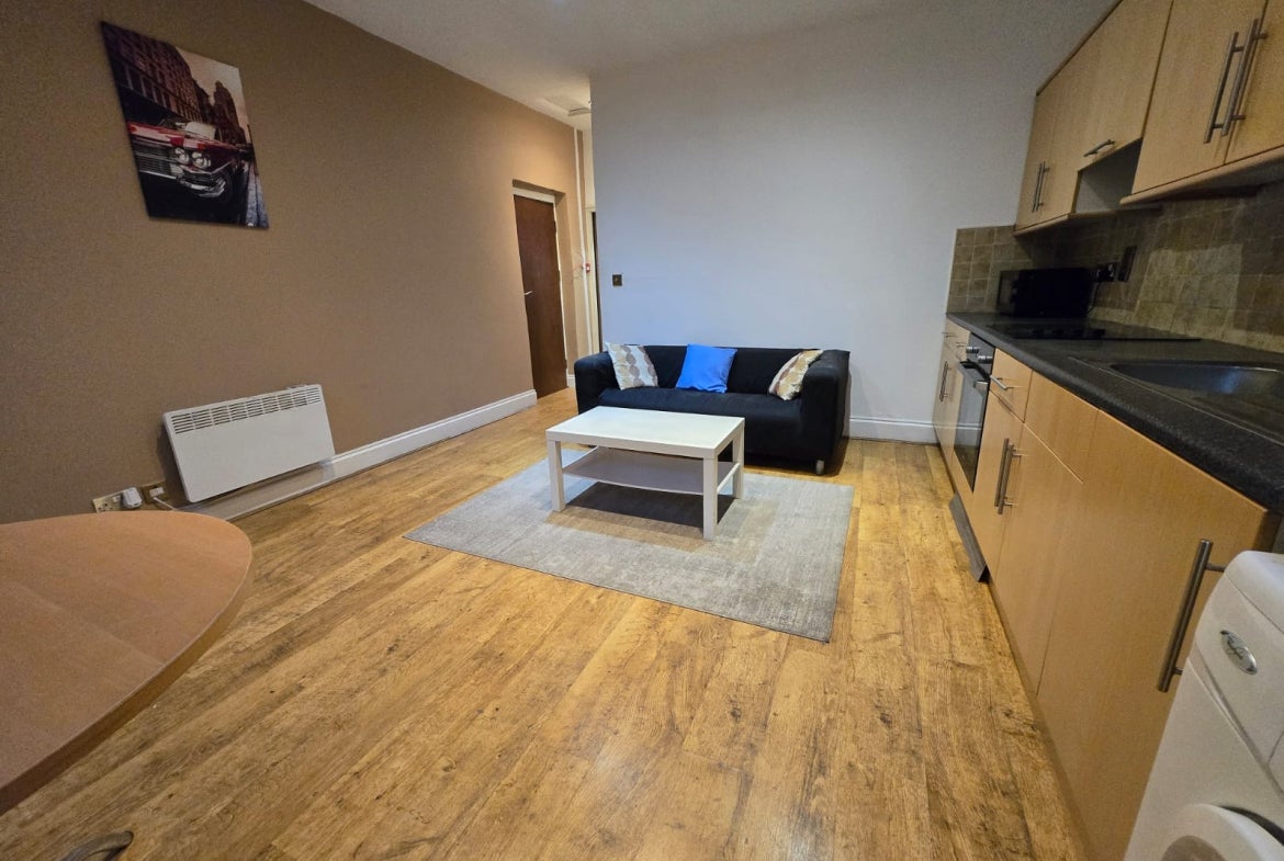 Flat Roundhay Road in Leeds