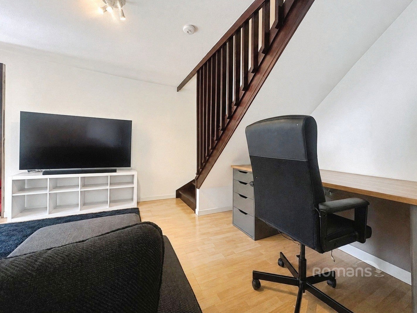 House Chisbury Close in Winkfield