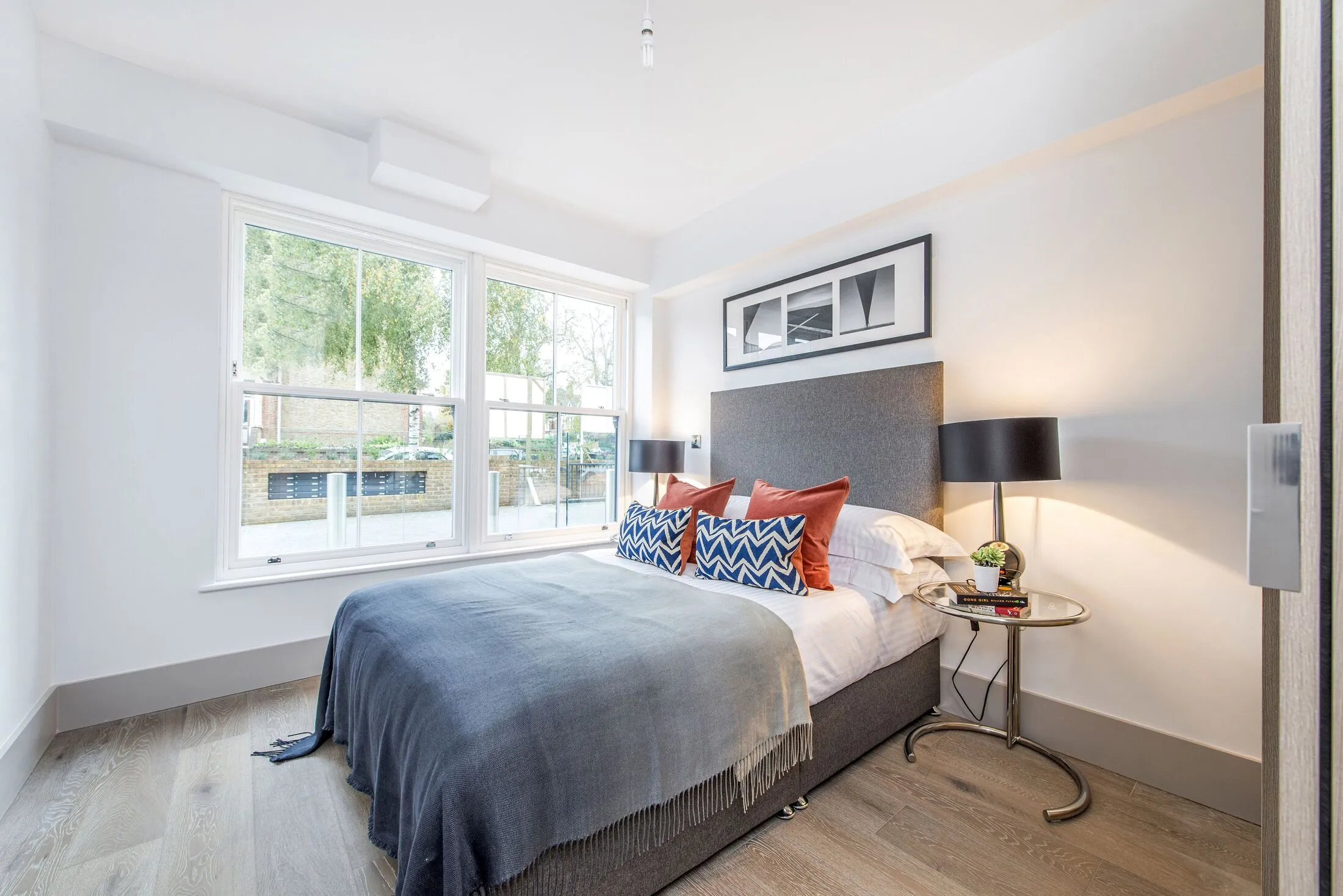 Flat Abbeville Road in Greater London