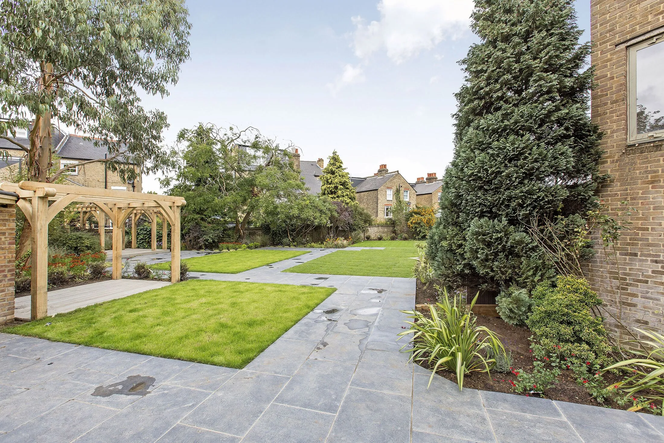 Flat Abbeville Road in Greater London
